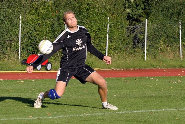 Thomas Leitner kämpft mit seinen Freistädtern am Freitag, 28. September, 16 Uhr, gegen Urfahr um den Herbstmeistertitel.