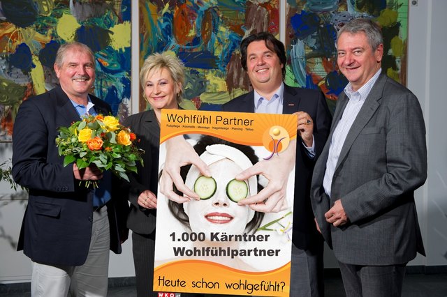 Im Bild v.l.n.r: Innungsmeister Horst Pörtschacher, 1.000 Mitglied Fusspflegerin Martina Kakl, WK Spartenobmann Klaus Kronlechner und Innungs-Geschäftsführer Dr. Walter Preisig.