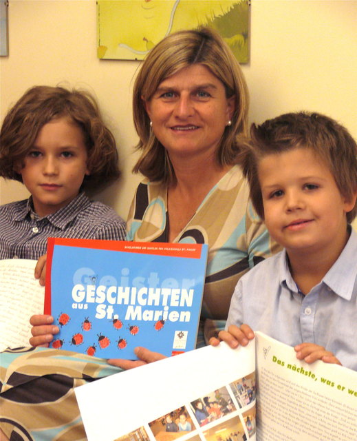 Ferdinand Pamberger, Sonja Hanappi-Mersits und Laurenz Melnizky(v.l.) präsentieren stolz die "Geschichten aus St. Marien"