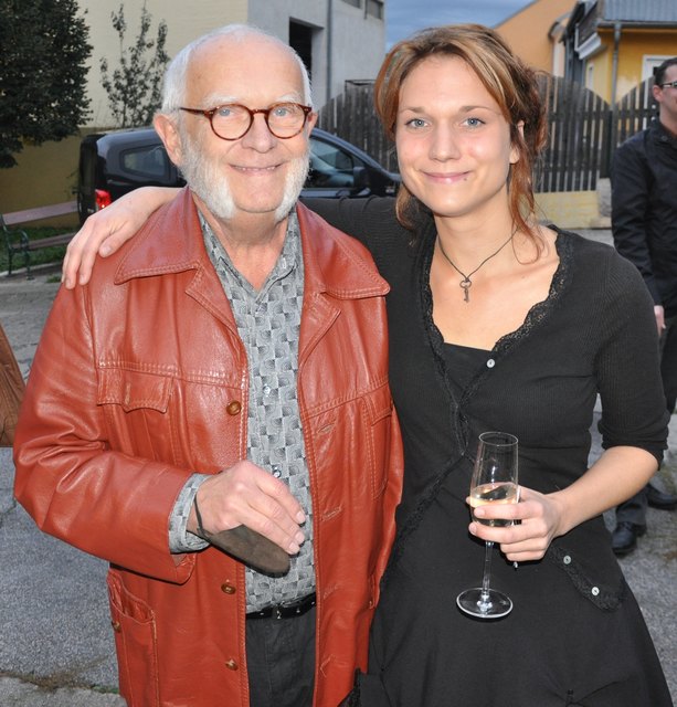 Der Apfel fällt nicht weit vom Stamm: Großvater Professor Werner Rischanek mit Enkelin Katharina Bocksrucker.