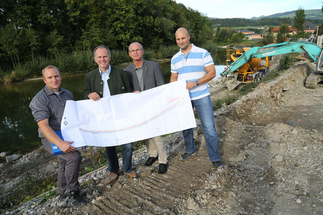 Friedrich Auer, , LR Sepp Eisl, Bgm. Christian Stöckl und Dominik Rosner. | Foto: LPB