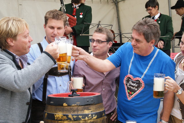 Ausgelassene Stimmung herrschte auf dem gut besuchten 5. Inntalcenter-Oktoberfest.