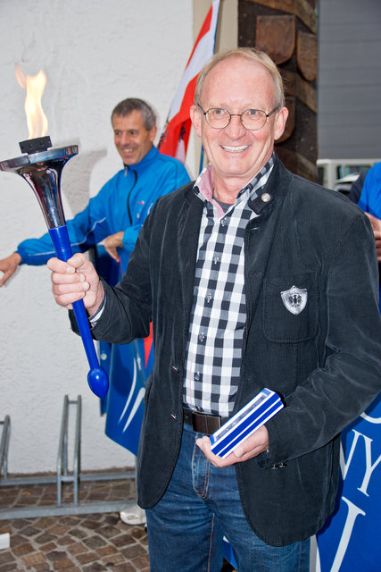 Vizebürgermeister Koler und die Fackel die einst schon Nelson Manedela in Händen hielt