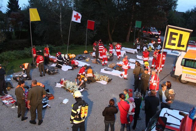 Übungen bringen wichtige Erkenntnisse - Rasche und richtige Erstversorgung entscheidet im Ernstfall oft über Leben und Tod | Foto: JS