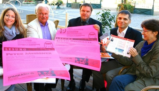 Bettina Stachowitz (Chance Plus), Bgm. Kurt Staska, Gerd Ramacher (Kulturabteilung), Albert Schelling (Stadtbücherei Baden) und Michaela Maczejka (Buchhandlung Zweymüller) stellen das neue Konzept vor.