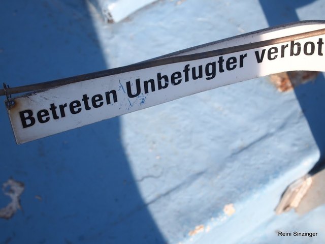 Hinweistafel auf der Radfähre zwischen Ilmitz und Mörbisch.