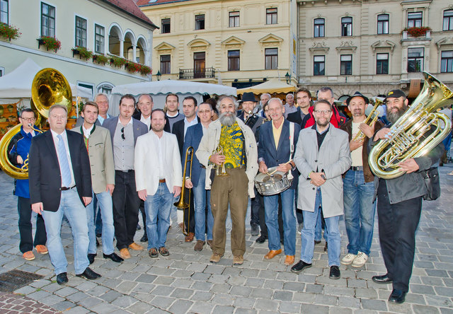 Die Walkingsband sorgte auch bei dieser Einkaufsnacht für tolle Stimmung.