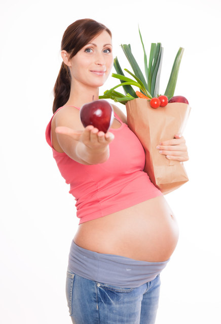 Werdende Mütter sollten auf eine ausgewogene Ernährung achten.