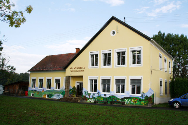 Die Volksschule Trössengraben wird geschlossen. Eltern fordern jetzt eine Expositurklasse.