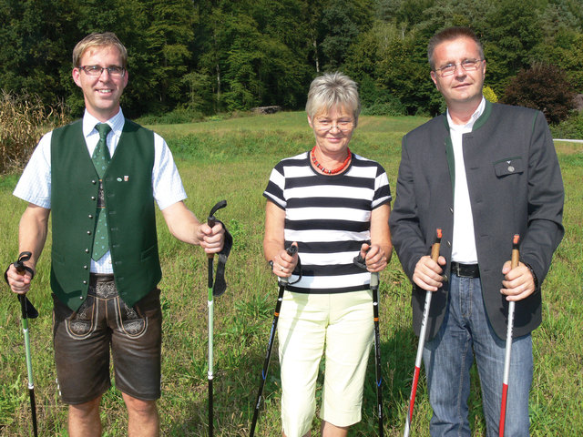 Kulmland-Obmann Bgm. Andreas Nagl, Kulmland-Netzwerk-Hilfsdienst-Leiterin Erika Ernst und Volksbank-Filialleiter Michael Martinjak freuen sich schon jetzt über eine zahlreiche Teilnahme an diesem Volksbank-Kulmland-Benefiz-Walk.