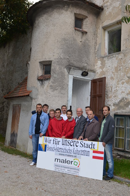 Der Mitglieder des bosnisch-österreichischen Vereins "Dzemat Wels" malte den Innenbereich des Ledererturms aus.