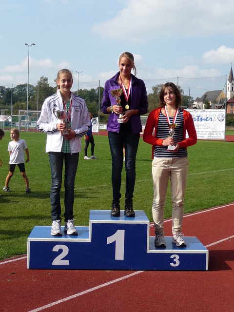 Magdalena Kappl (Mitte) und Lena Schwarz (r.) landeten auf dem Podest.