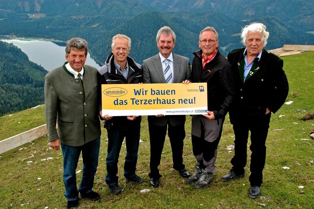 Beim Spatenstich: Alfred Hinterecker, Gerhard Stindl, Karl Wilfing, Karl Bader, Otmar Edelbacher.