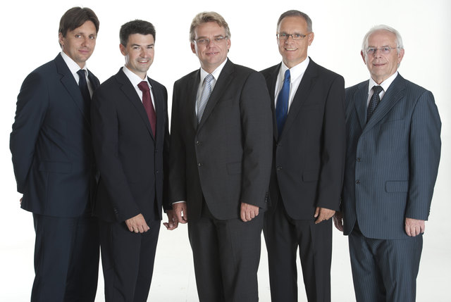 Anwälte: Klaus Haslinglehner, Bernd Peck, Bernhard Fink, Peter Bernahrt und Gerhard Fink (v.li.)