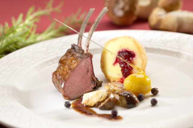Knödel eignen sich hervorragend als Beilage zu Wildgerichten.