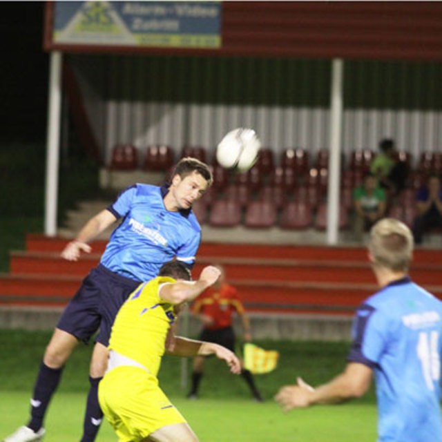 Kopfball Hansi Galler, Abwehrchef des FC FZI Piberstein LANKOWITZ.