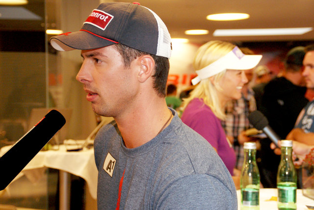 Pongaus Skihoffnungen Joachim Puchner und Michi Kirchgasser standen beim Atomic Media Day Rede und Antwort.