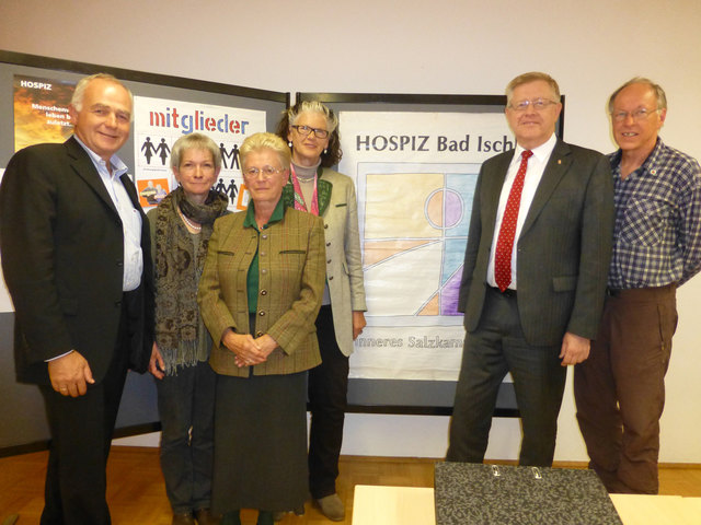 LAbg. Bgm. Johannes Peinsteiner, Sigrid Bachauer, Obfrau Ulrike Mayer, StR Margarete Wimmer, LT-Präs. Friedrich Bernhofer, Ludwig Breidt (v.l.).