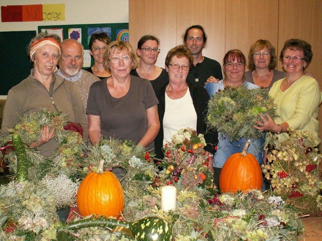 Anna Habalik, Michael Göbel, Maria Zottl, Eveline Jonas, Mag. Susanne Obermeir, Berta Hofer, Christian Hörhan, Maria Ley, Leopoldine Hörth, Klara Wallner (v.l.).