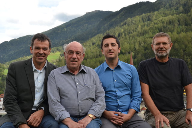 "Es ist höchst an der Zeit für Windkraft!" LA Georg Willi, Windkraft-Vordenker Günther Kramarcsik, Grünen-Gemeinderat Ahmet Demir, Grünen-Umweltsprecher Wolfgang Egg.