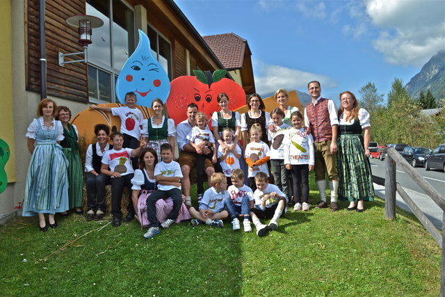 Organisatoren, Schüler, Lehrer und Eltern präsentierten bei der großen Abschlussveranstaltung stolz ihr Projekt.
