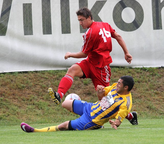 SV Glanegg-Kapitän Michael Lainer (rotes Trikot) will am Ende ganz oben stehen