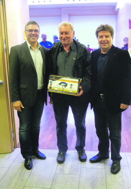 Landtagsabgeordneter Erich Rippl, Gewinner Martin Destinger und Landesrat Reinhold Entholzer.