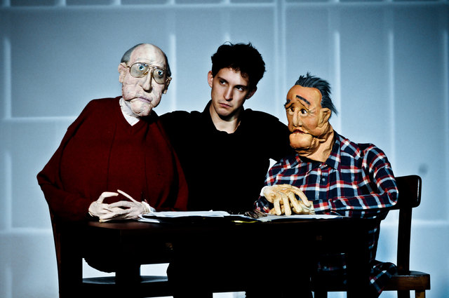 NS-Geschichte als Figurentheater: Diese schwierige Aufgabe leistet das Schuberttheater grandios.