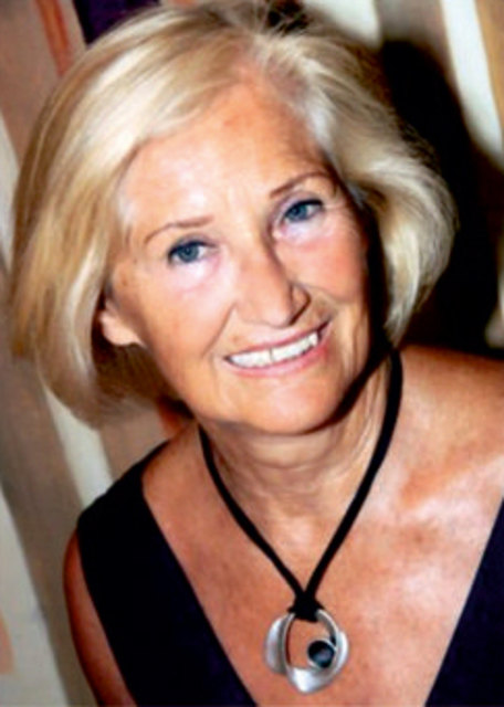 Hannelore Fröhlich stellt Engels-Bildern in der Burg Hasegg aus.