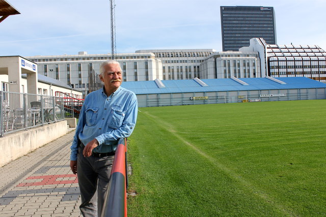 Erwin Hutterer am Platz des LAC in der Baumgasse 87.