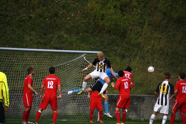 Heiße Szenen im Volderer Strafraum waren nur in Hälfte Eins zu sehen. | Foto: Hubmann