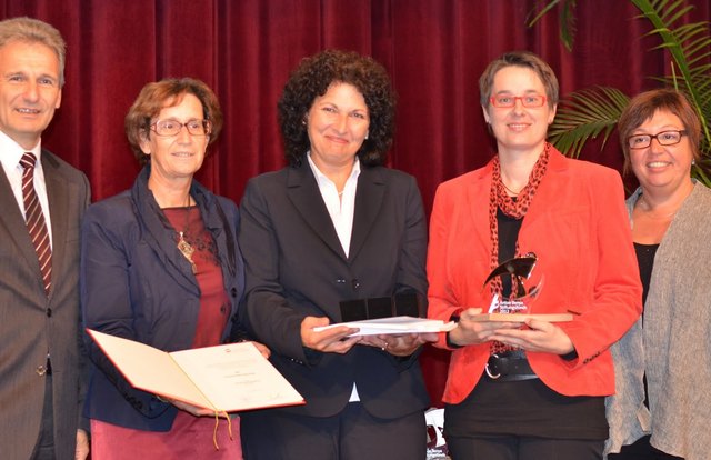Von li.: Erich Foglar (ÖGB-Präsident), Stadträtin Ingrid Weixlberger (Vereinsobfrau der Frauenstiftung Steyr), Irene Austerhuber (Betriebsrätin, Trainerin/Coaching Frauenstiftung Steyr), Dorothea Dorfbauer (Geschäftsführerin der Frauenstiftung Steyr), Sabine Oberhauser (ÖGB-Vizepräsidentin).