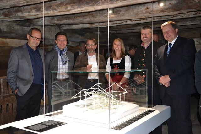 Haben das Museum eröffnet: Dr. Benedikt Erhard (Kulturabteilung Land Tirol), Markus Betz (Architektur-Büro HG Merz), Hans Günter Merz (Architekt Stuttgart), Ulrike Wachter (Obfrau Museumsverein Fiss), Mag. Markus Pale (Bgm. Fiss), Landesrat Dr. Bernhard Tilg (v. li.).