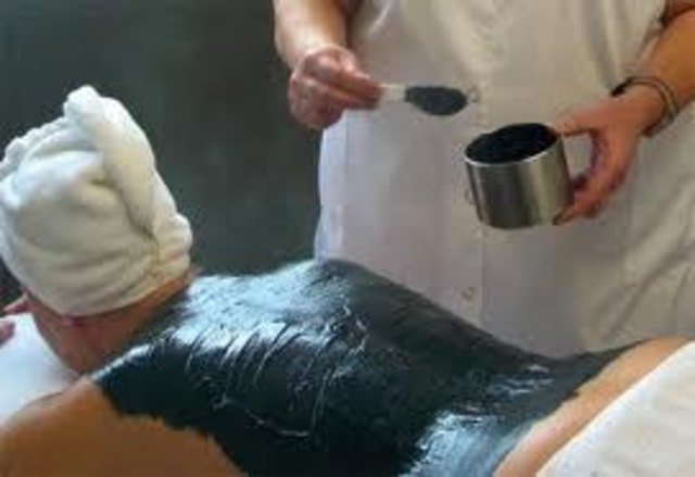 Behandlung von rheumatischen Rückenschmerzen mit Sivash-Heilerde