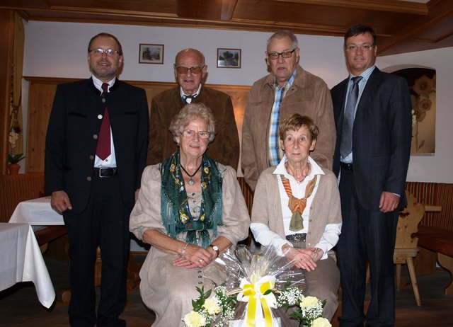 Herbert Haberl, Johann und Paulina Grünewald, Zita und Johann Pichler und Bgm. Anton Hoflacher (v.l.n.r.).
