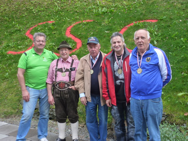 Die Vereinsmeister: v.r. Mannschaftsführer Erich Griwatz, Tibor Nemeth, Egon Ittlinger, Toni Annegg mit Obmann Toni Nagele