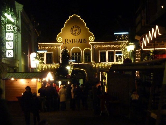 Am 1. Dezember gibt es wieder den stimmungsvollen Biedermeieradventmarkt in Markt Piesting!