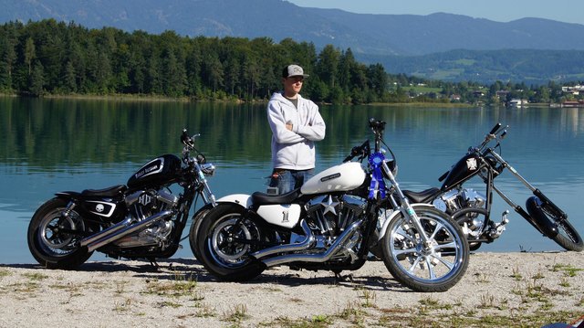 Silvio Steinwidder mit der Sportster 883 (links) und der Sportster 1200