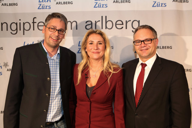 Mediengipfel-Initiator und pro.media-GF Stefan Kröll, Susanne Glass (ARD-Korrespondentin und Präsidentin der Auslandspresse in Wien), Klaus Tschütscher (Regierungschef von Liechtenstein) beim Mediengipfel 2011 in Lech.