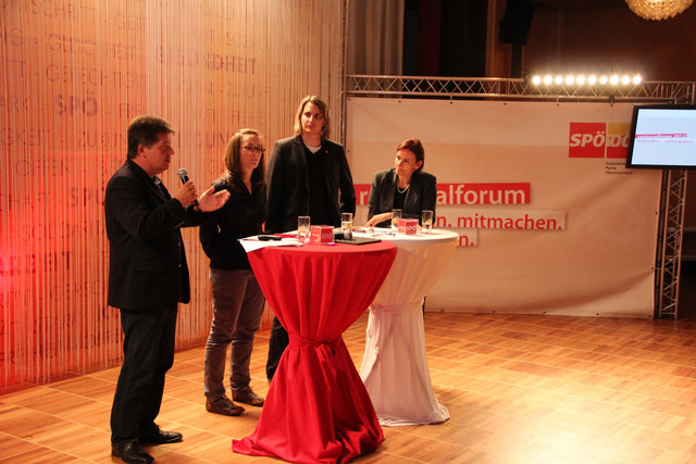 Verkehrslandesrat Reinhold Entholzer, SJ OÖ Vorsitzende Fiona Kaiser, Georg Hubmann, Meinungsforscherin Edith Jaksch.