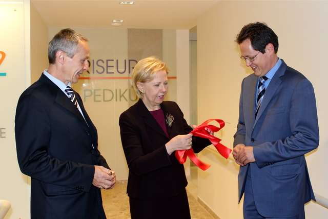 Martin Göbel, Brigitte Jank und Rainer Trefelik eröffnen die neue Wohlfühloase