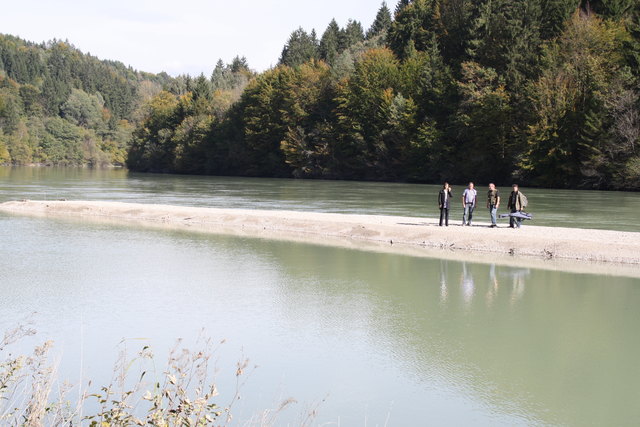 Die neue Sandbank mit der ruhigeren Flachwasserzone im Vordergrund