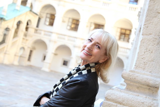 Dagmar Koller im Landhaushof.