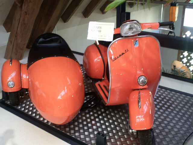 Genau mein Baujahr echt lässiges Gefährt oder? Mit der Vespa warst damals und bist heute ein Blickfang !