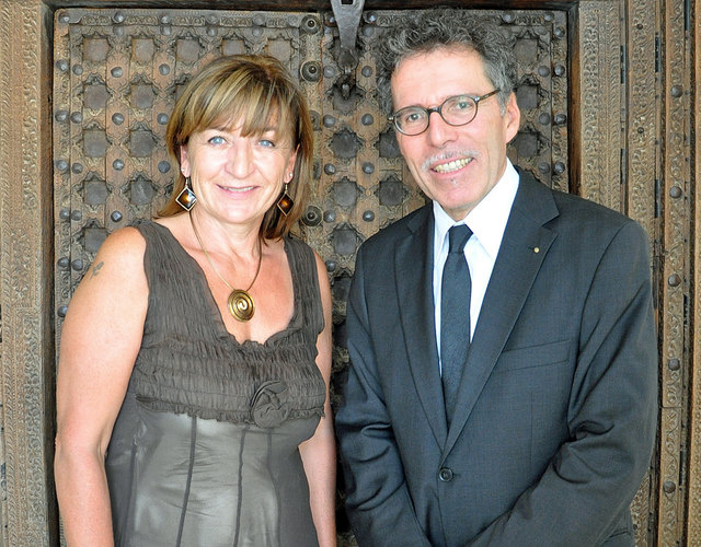 LR Beate Palfrader mit dem Tiroler Künstler Elmar Peintner.