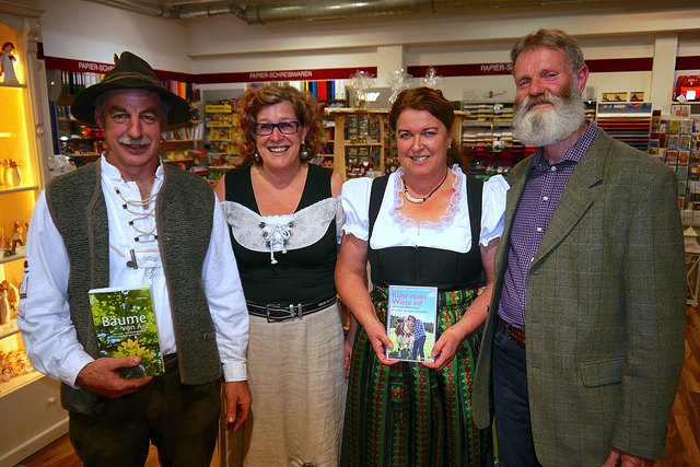 Buchautor Sebastian Schrödl, Manuela Atzl (Filialleiterin Tyrolia Wörgl), Buchautorin Rosi Fellner, Buchautor Sepp Kahn