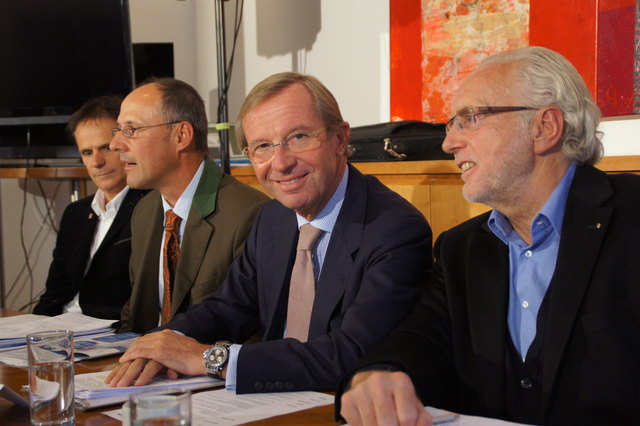 "Hochgefühl" für die kommende Wintersaison: Seilbahn-Sprecher Ferdinand Eder, LH-Stv. Wilfried Haslauer, Tourismus-Chef Leo Bauernberger und Skilehrer-Präsident Gerhard Sint.