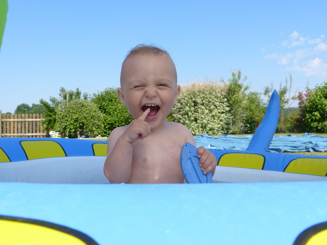 Dominik bei seiner Lieblingsbeschäftigung