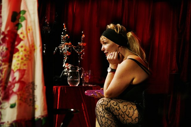Auf der Bühne: Balldini brichtTabus und steigert den Lustfaktor für feuchtfröhliche Stunden