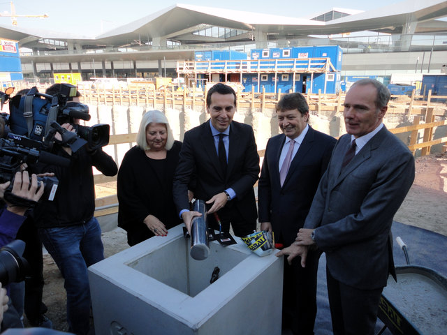 Grundsteinlegung: Hermine Mospointner, Christian Kern, Maximilian Höller und Thomas Jakoubek (v. l.).